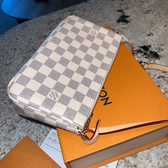 Louis Vuitton Pochette Accessoire Azur - Picture 10 of 12